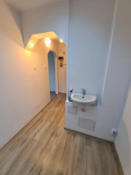 Balcescu, Universitate, inchiriere 2 camere pentru firma parter Sephora.