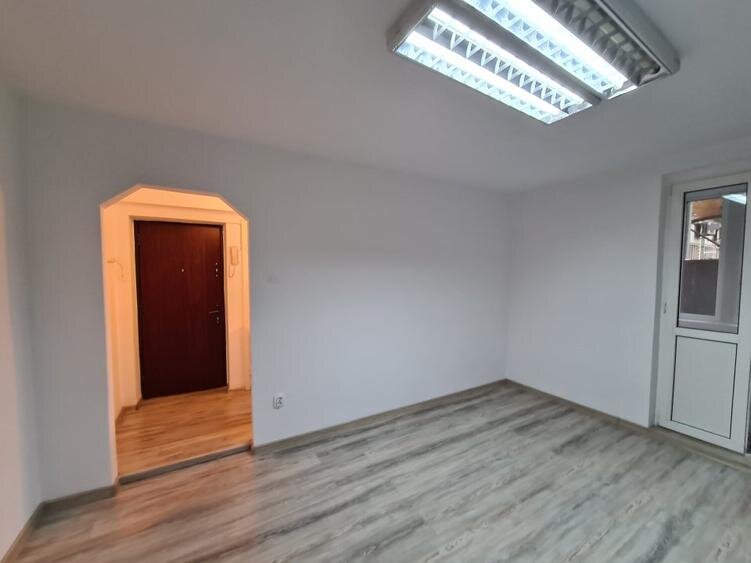 Balcescu, Universitate, inchiriere 2 camere pentru firma parter Sephora.