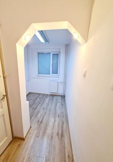 Balcescu, Universitate, inchiriere 2 camere pentru firma parter Sephora.