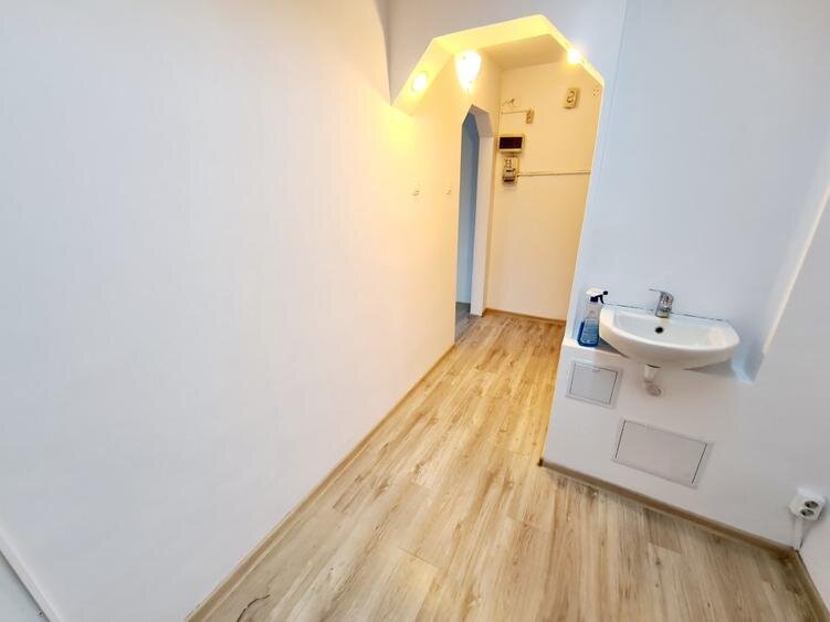 Balcescu, Universitate, inchiriere 2 camere pentru firma parter Sephora.