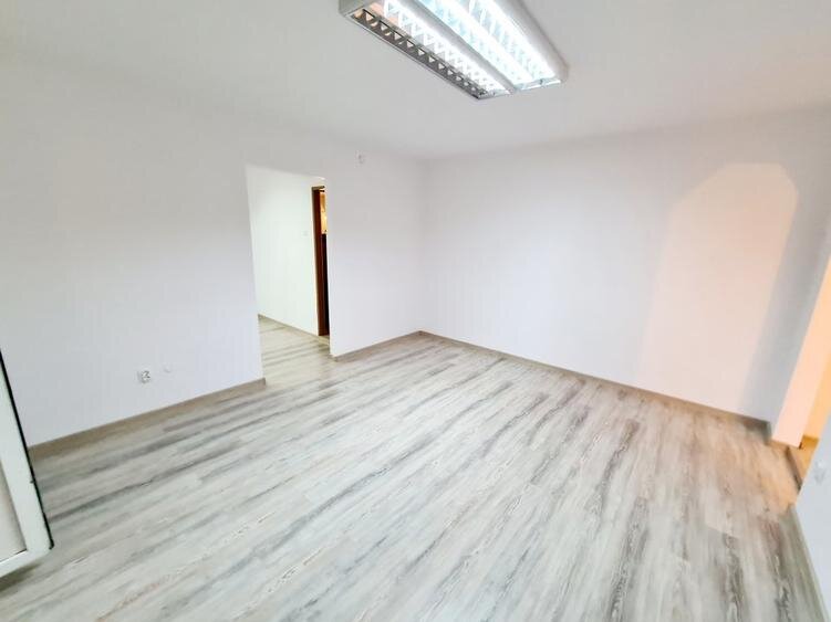 Balcescu, Universitate, inchiriere 2 camere pentru firma parter Sephora.