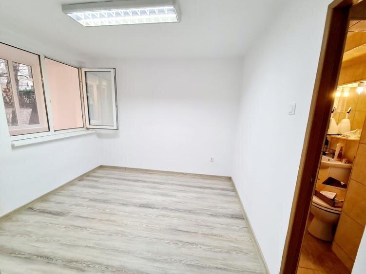 Balcescu, Universitate, inchiriere 2 camere pentru firma parter Sephora.