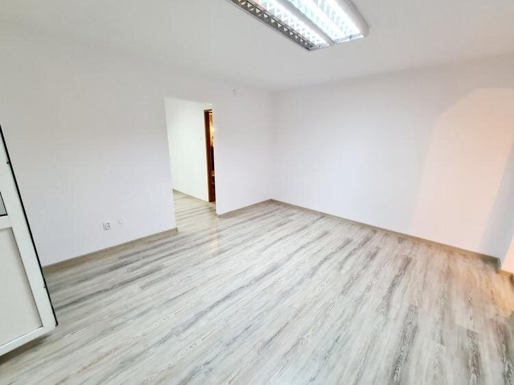 Balcescu, Universitate, inchiriere 2 camere pentru firma parter Sephora.