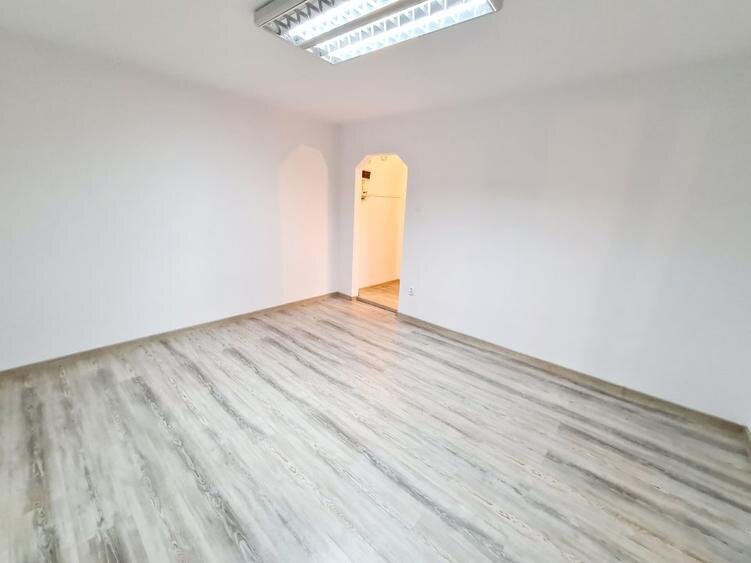 Balcescu, Universitate, inchiriere 2 camere pentru firma parter Sephora.