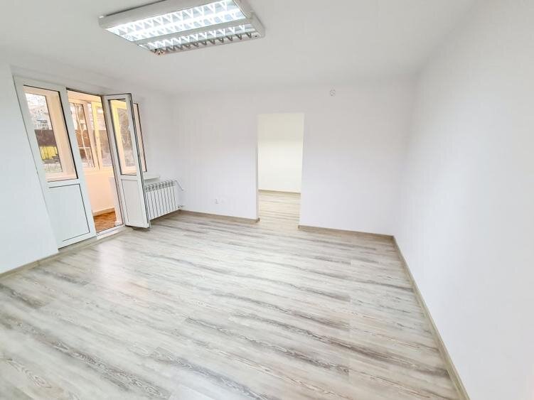 Balcescu, Universitate, inchiriere 2 camere pentru firma parter Sephora.