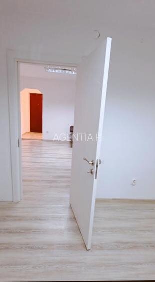 Balcescu, Universitate, inchiriere 2 camere pentru firma parter Sephora.